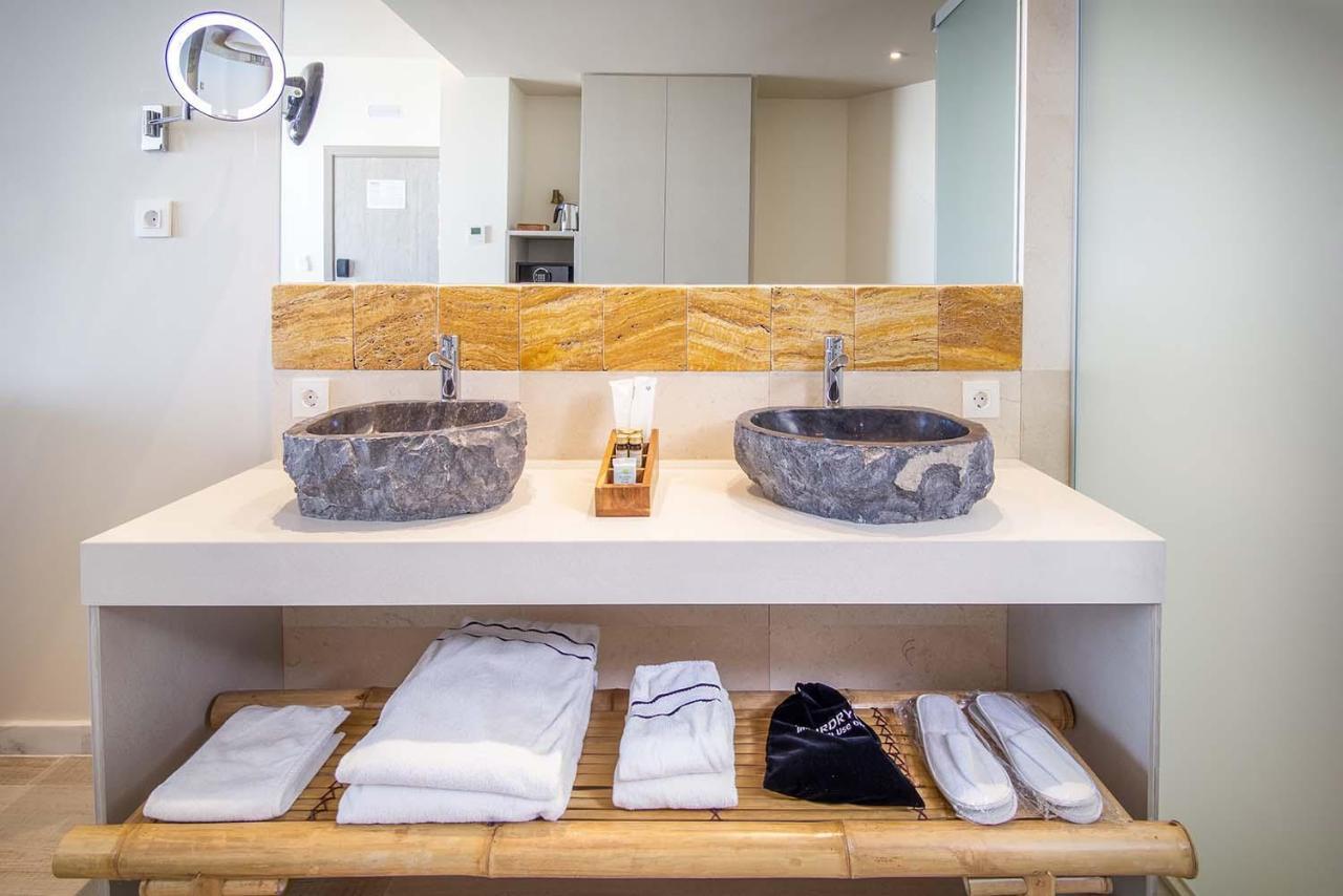 Zahara Beach & Spa By Qhotels - Adults Recommended Zahara de los Atunes Eksteriør billede Bathroom at the Hotel