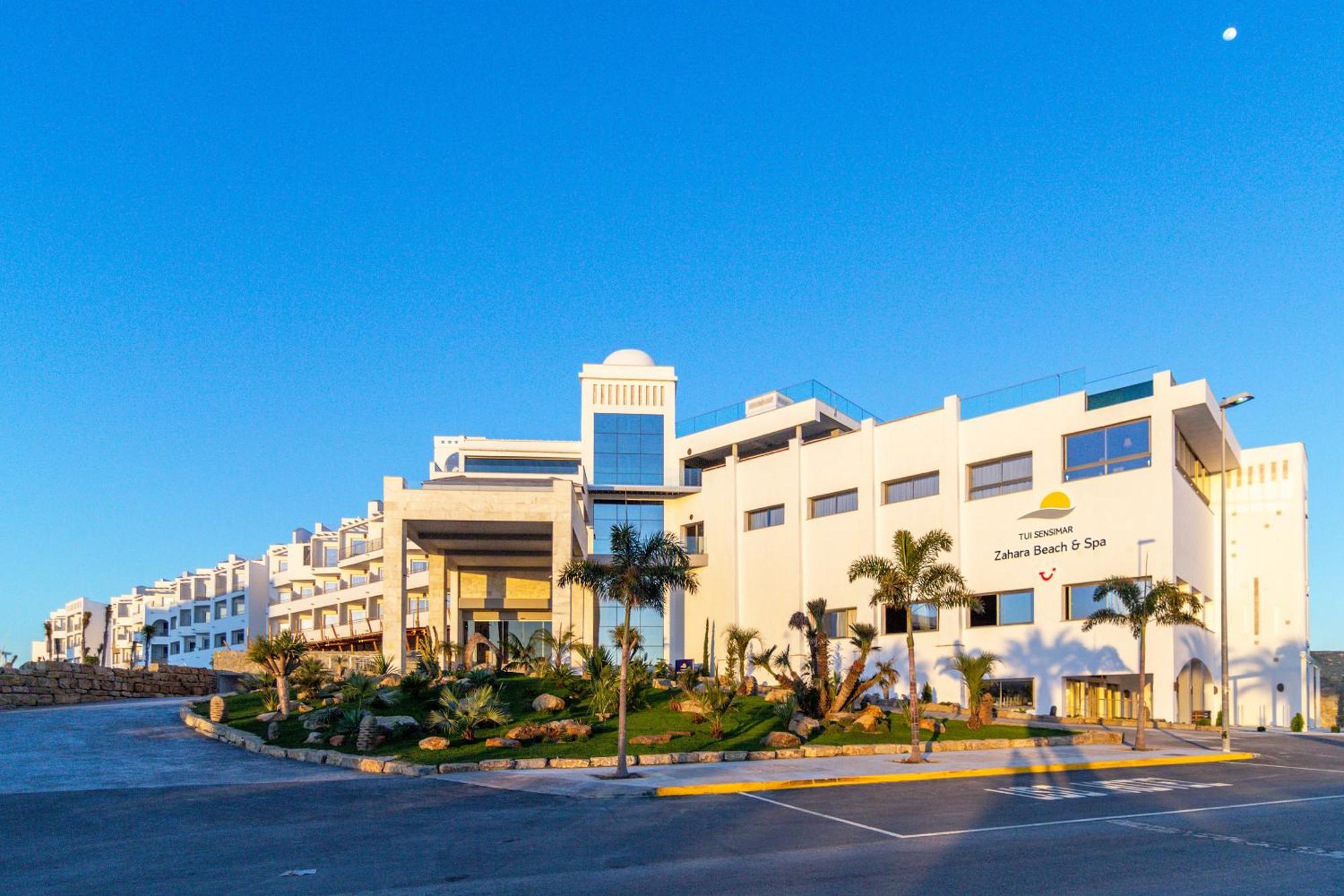 Zahara Beach & Spa By Qhotels - Adults Recommended Zahara de los Atunes Eksteriør billede The mall at sunset