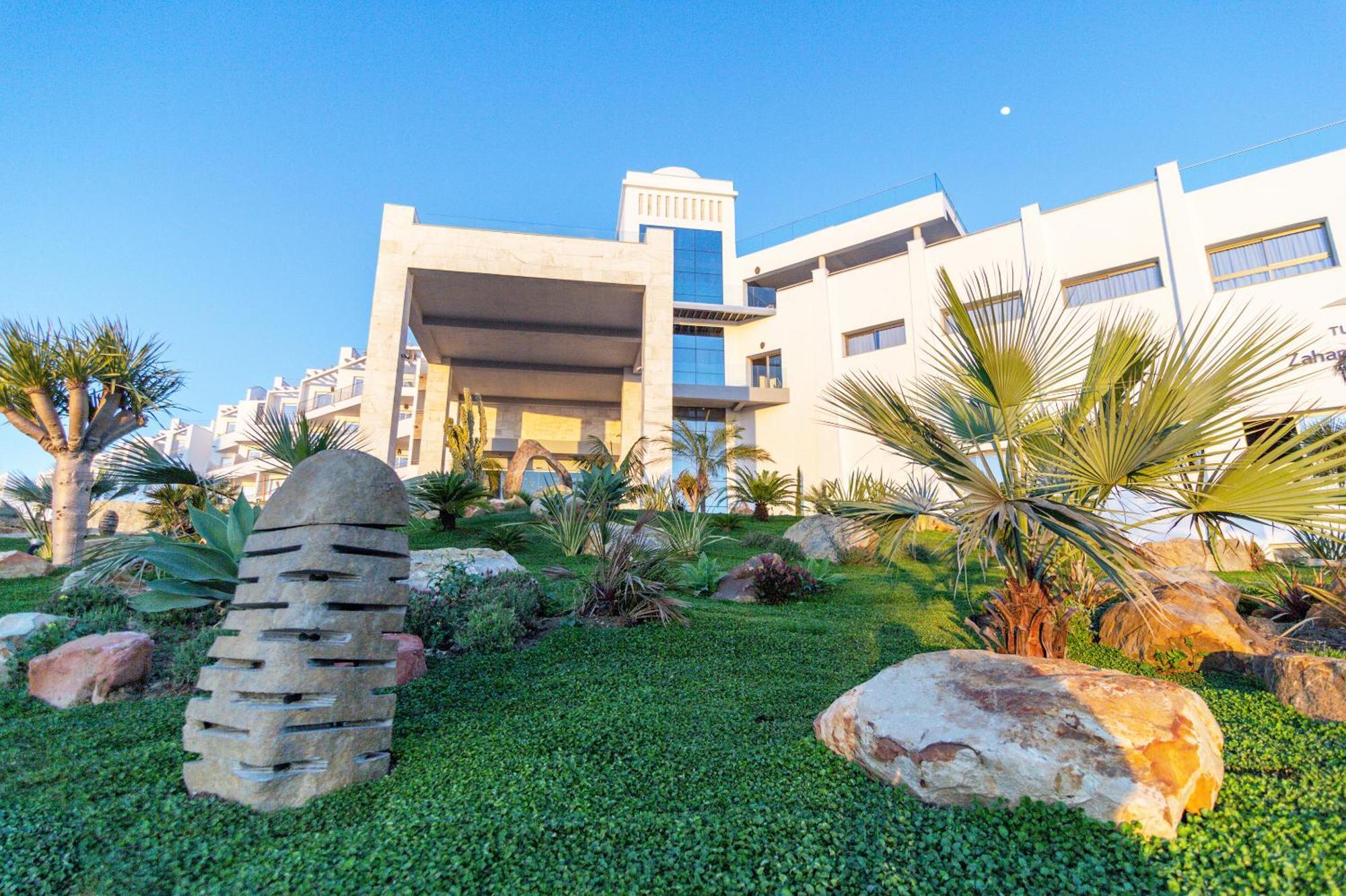 Zahara Beach & Spa By Qhotels - Adults Recommended Zahara de los Atunes Eksteriør billede The main building of the university