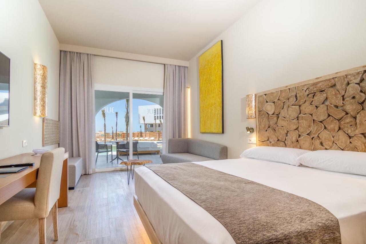 Zahara Beach & Spa By Qhotels - Adults Recommended Zahara de los Atunes Eksteriør billede A room at the hotel